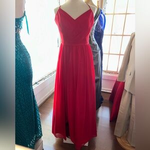 Elegant Red Sleeveless Gown